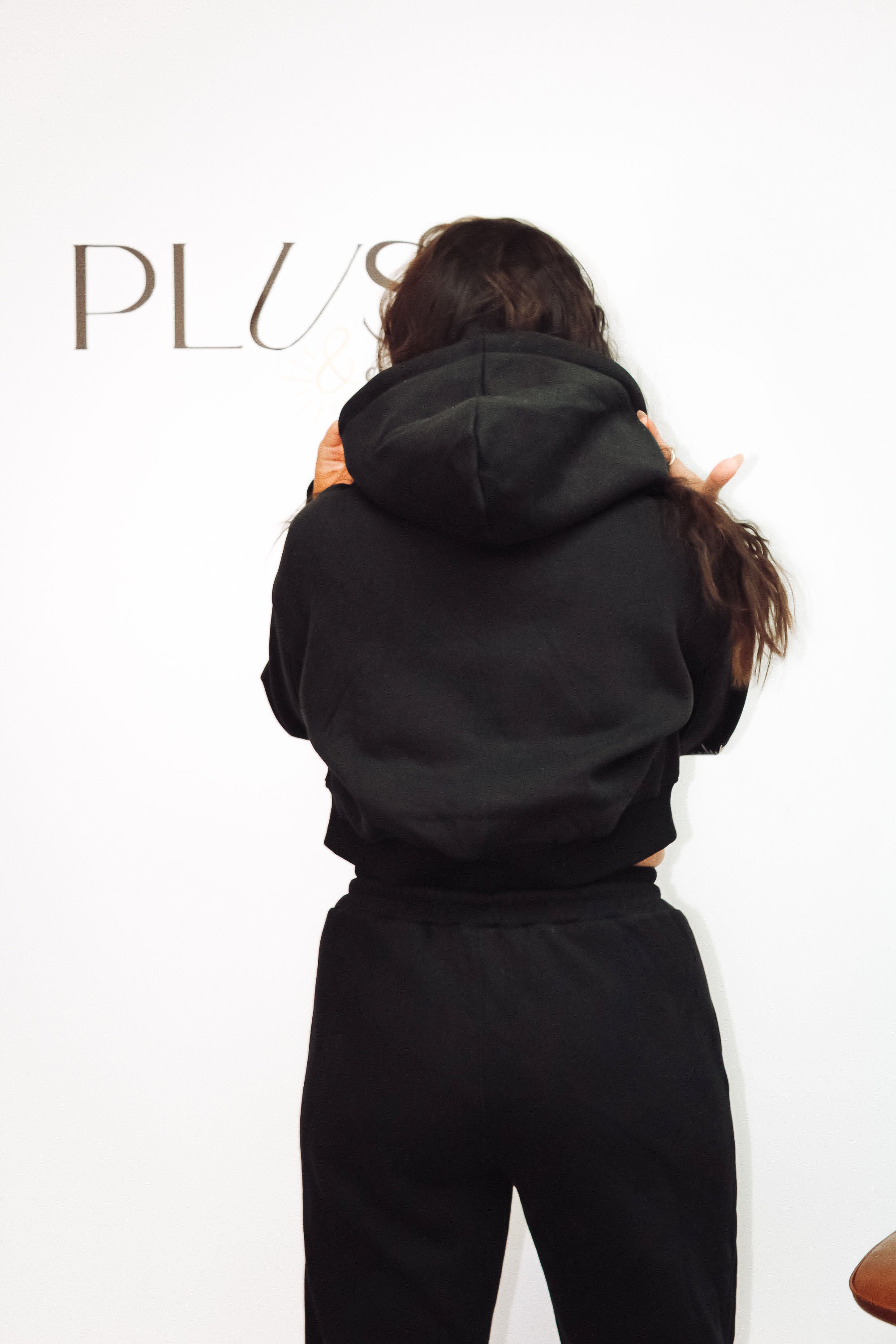 PLUSH JOGGER – Jogger taille haute à jambe droite