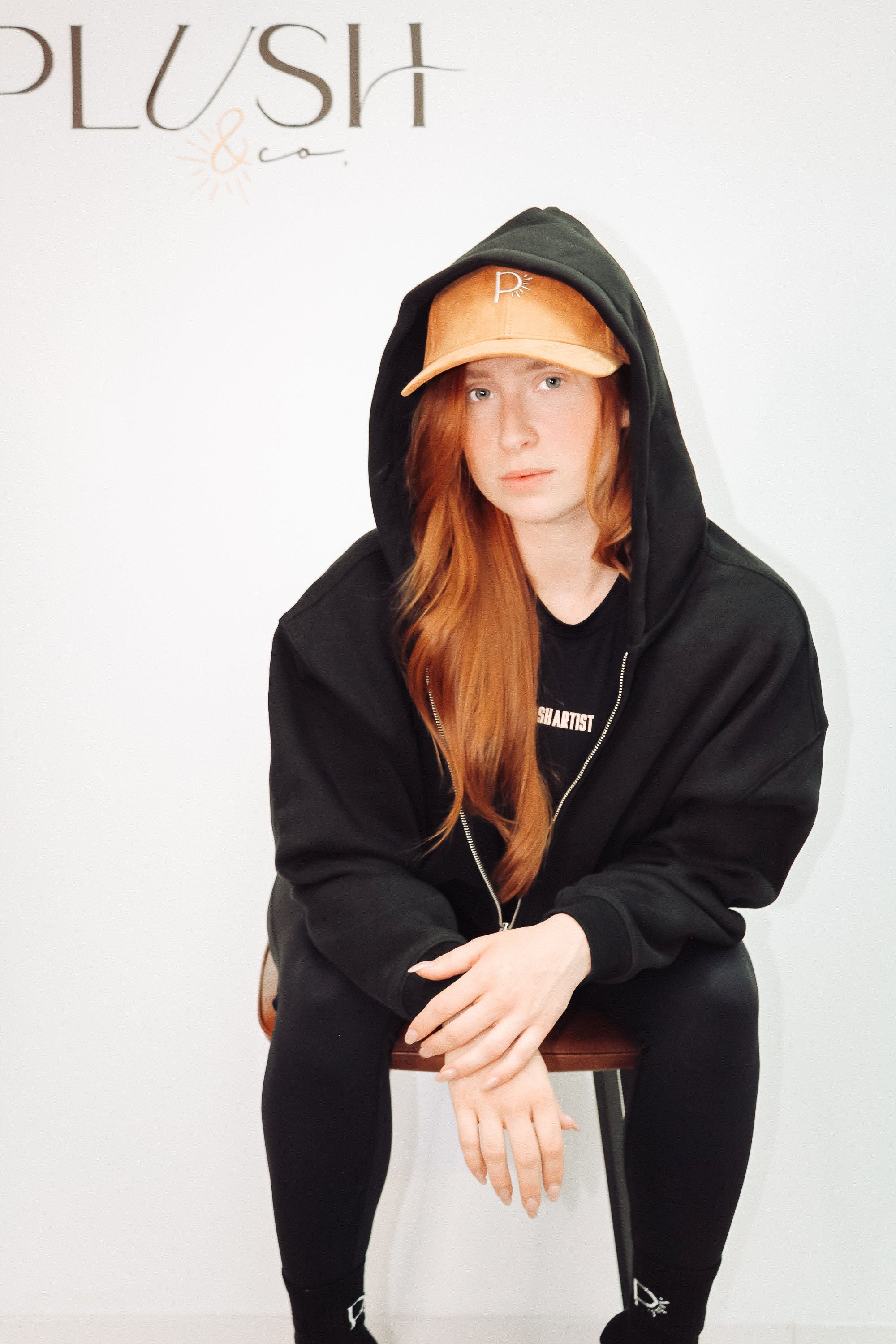 LA ESSENTIAL – Casquette en suede