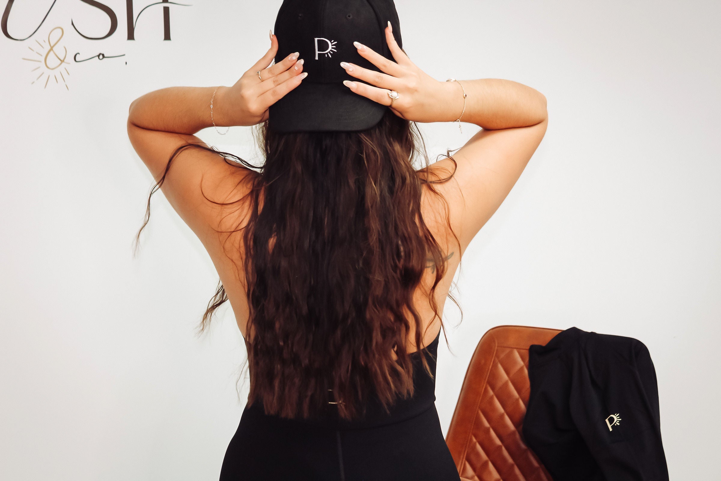 LA ESSENTIAL – Casquette en suede