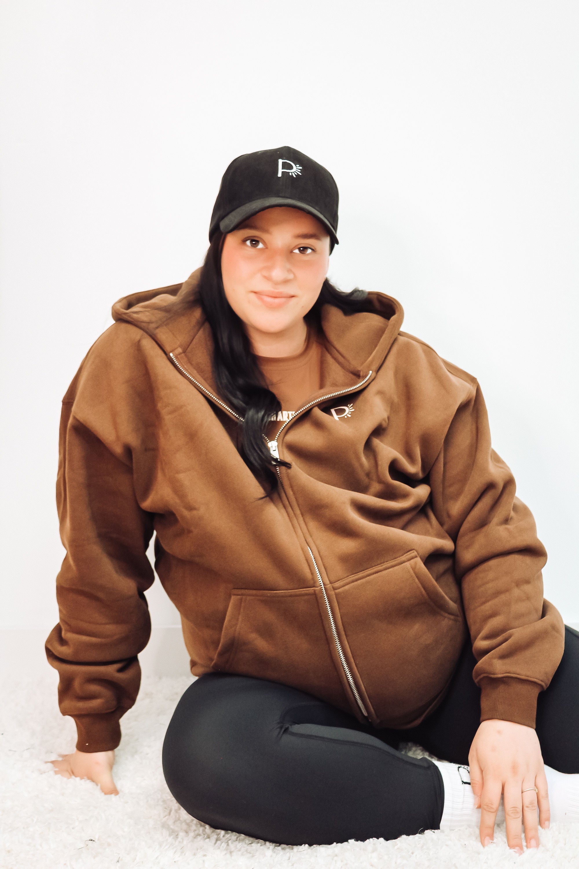 BEAUTIFUL – Hoodie brun zippé à message