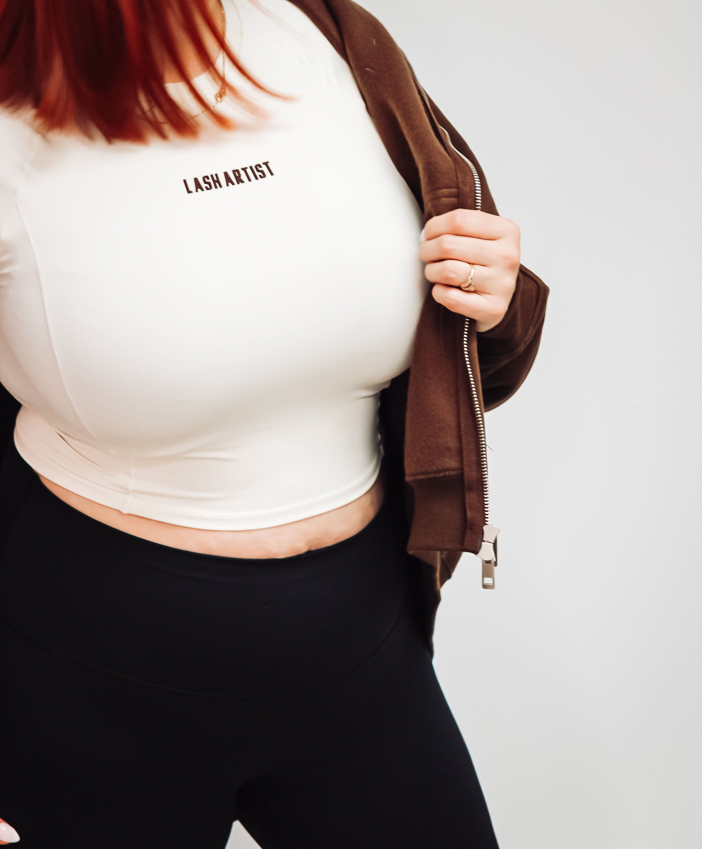 BEAUTIFUL – Hoodie brun zippé à message